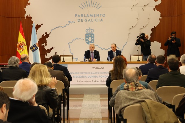  Santalices sitúa Otero Pedrayo e Carvalho Calero como construtores da identidade galega